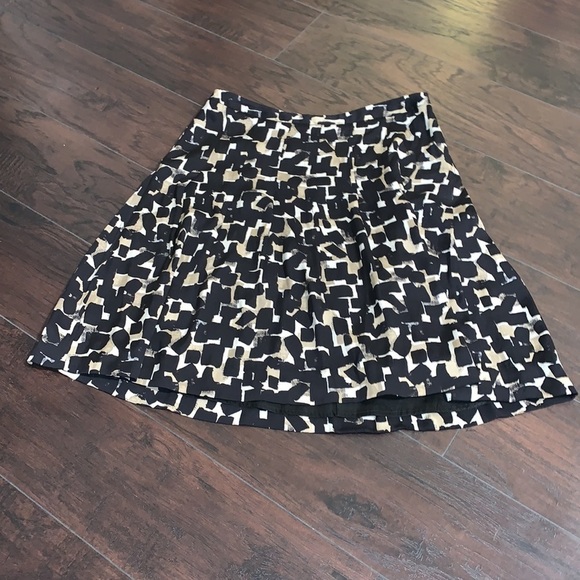 Silk Print Skirt by White House Black Market w/Side Zip Closure, sz 4 - Picture 3 of 6